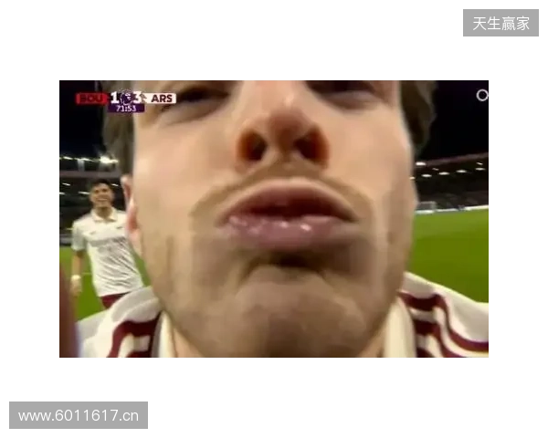 小雷：摄像机都是口水，得管你收费了！赖斯：只是轻吻了一下😂