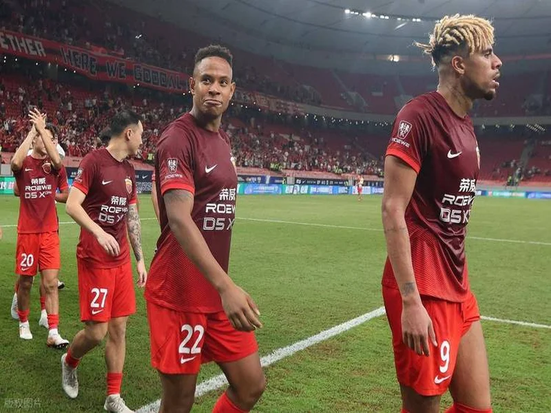 记者谈海港:这赛季确实定位保级了,看不出为啥换茹萨、梅伦多